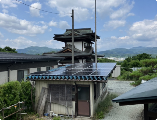 山形市J様宅のソーラーパネル写真