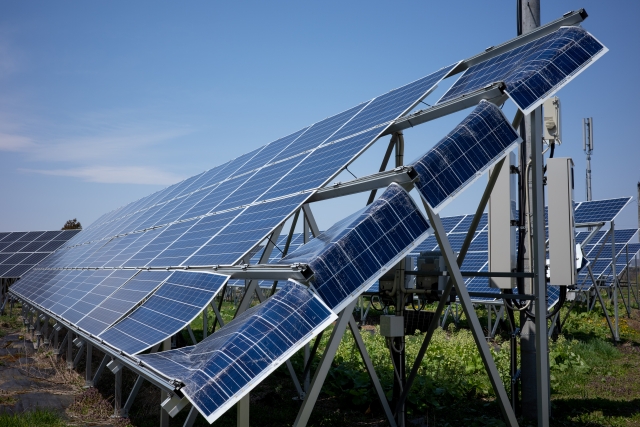 破損した太陽光パネル