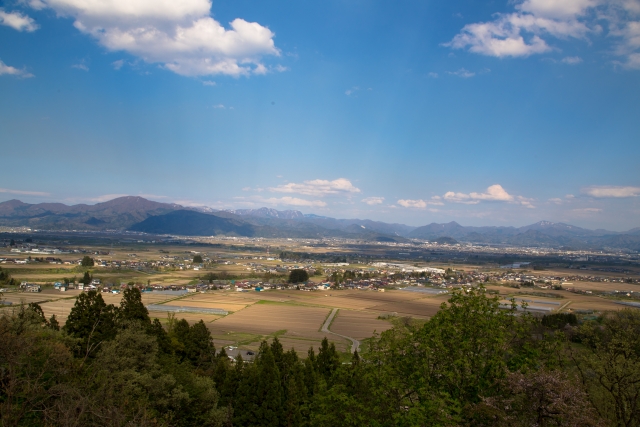 村山市の盆地地形でも太陽光発電は可能！太陽光発電に適した条件