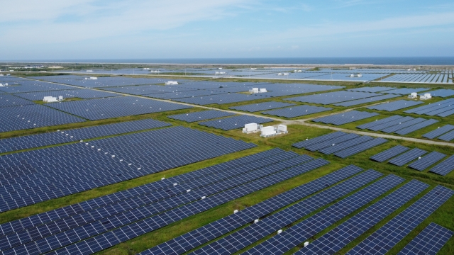 メガソーラー施設の空撮図