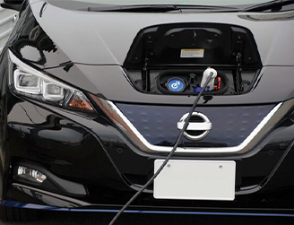 EV車に充電している様子